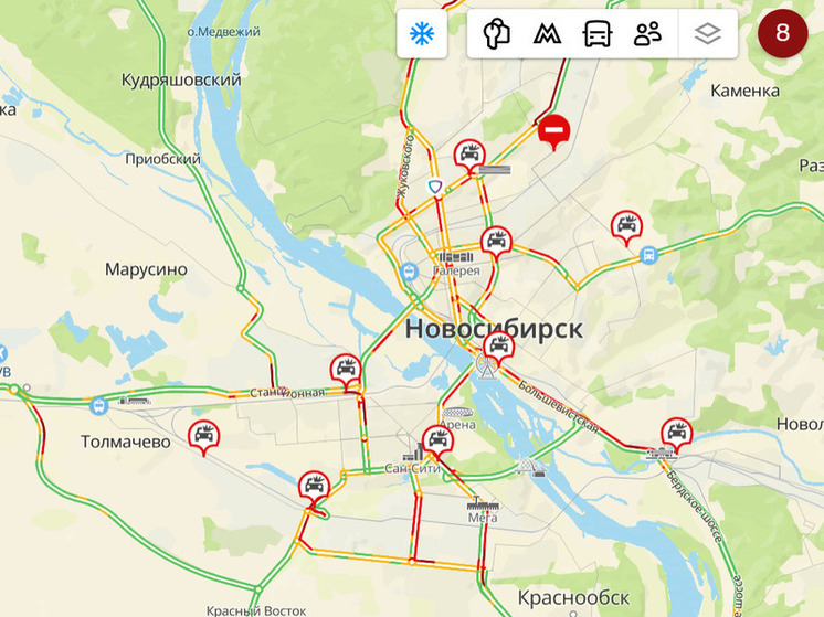 После ночного снегопада дороги Новосибирска сковали пробки 8 баллов и ДТП
