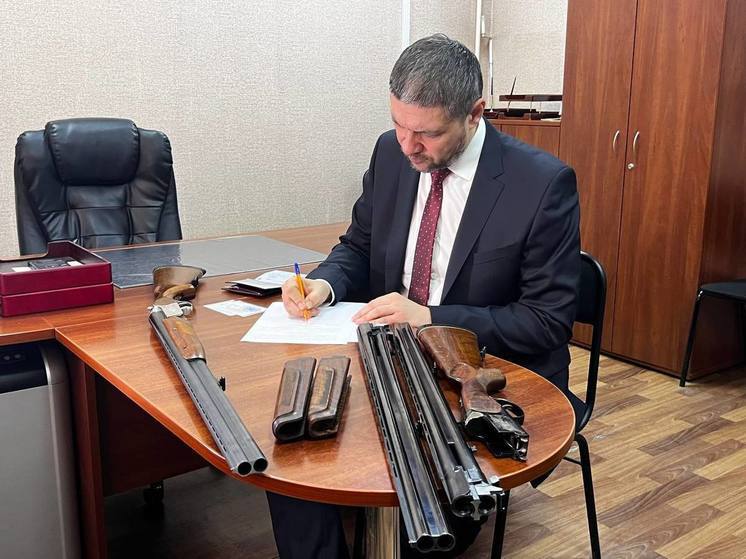 Глава Забайкалья Осипов передал свои ружья на нужды СВО