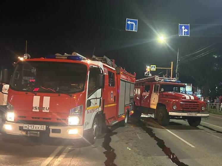 В Алтайском крае мужчину госпитализировали с отравлением после пожара в бараке