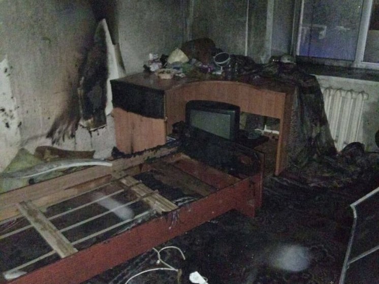 Пожарные эвакуировали 50 человек из горящего дома в Ельце