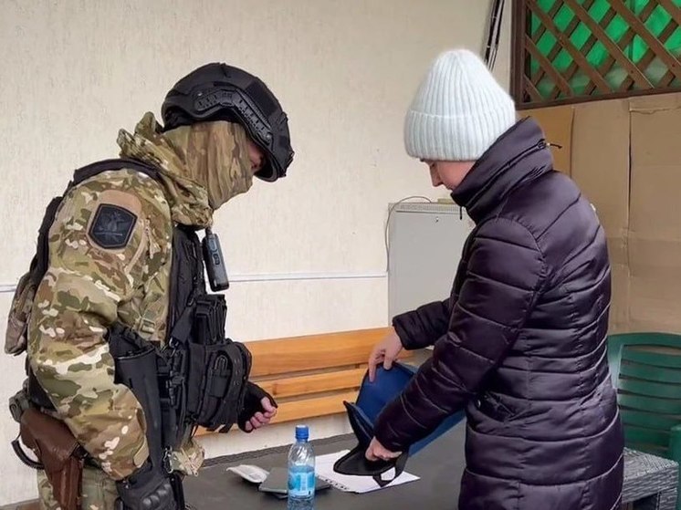 В здания судов на Херсонщине пытались пронести более 500 запрещенных предметов