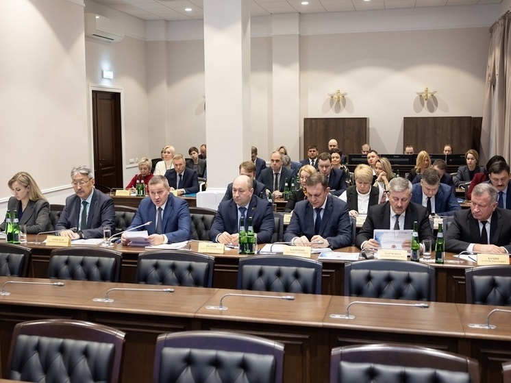 Андрей Бочаров провел стратегическую сессию по развитию сферы физкультуры и спорта