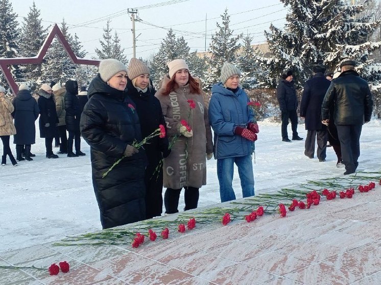 Жители Хакасии поддержали эстафету памяти «Красная гвоздика»