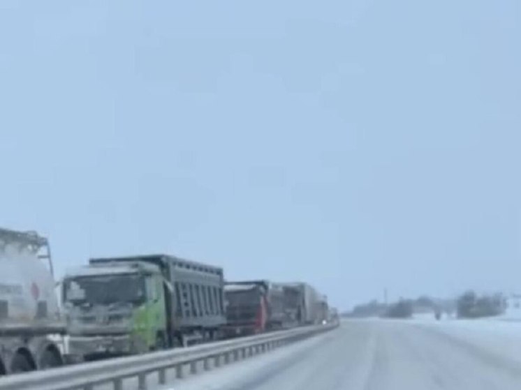 Федеральную трассу в Ростовской области вновь сковала огромная пробка