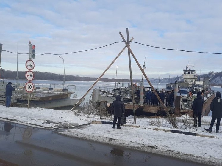 В Павлове открыли паром через Оку на время ремонта переправы