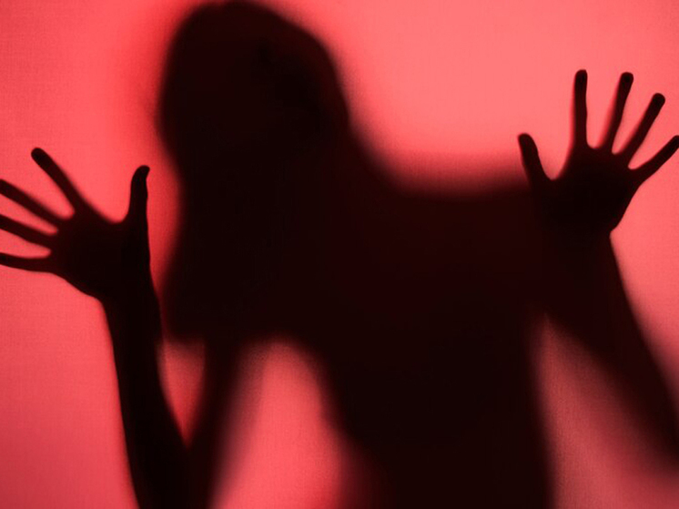 "МК" вспомнил случаи жестоких расправ отчимов над приемными детьми