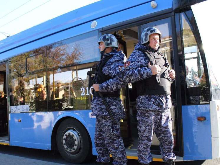 В Севастополе задержали агрессивного пассажира в троллейбусе