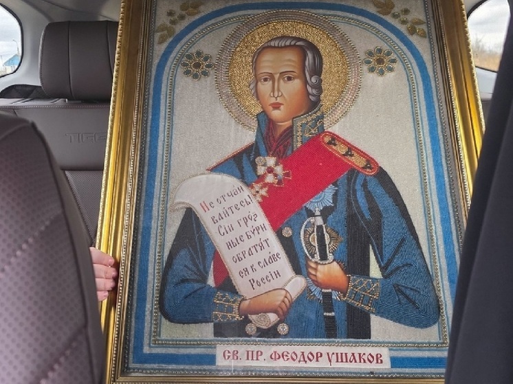 Волгоградский священник после налета БПЛА проехал с иконой по улицам города