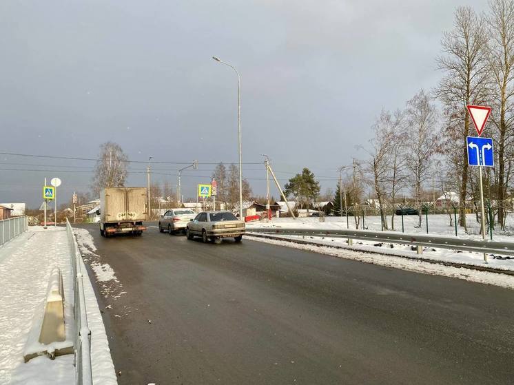 Новая схема движения транспорта вступила в силу в районе площади псковского аэропорта