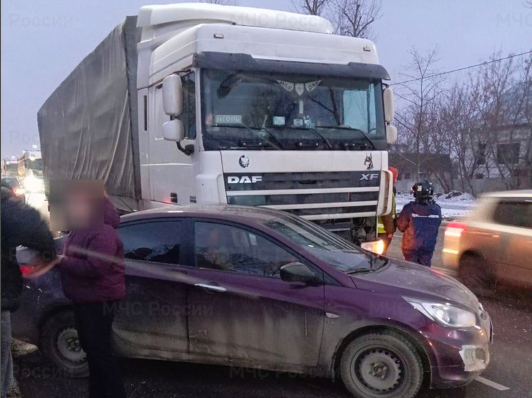 Столкновение легковушки и тягача под Орлом обошлось без пострадавших