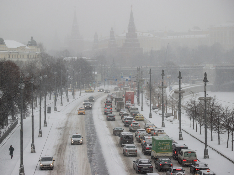 Чаще всего опоздавшие на работу россияне оправдываются дорожными пробками, говорят HR