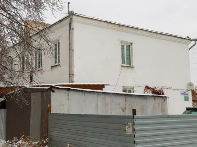 В Барнауле ищут подрядчика на снос дома с рухнувшим потолком
