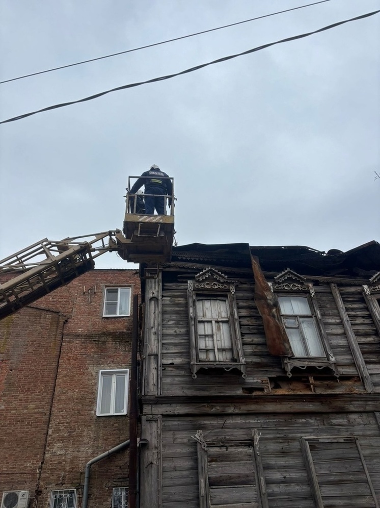 Астраханские спасатели предотвратили возможную трагедию на улице Чехова