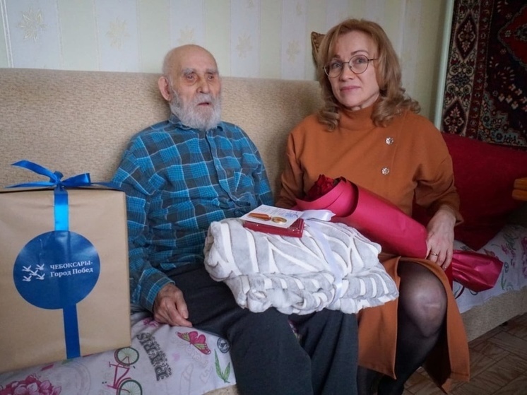 В Чебоксарах ветеранам вручили медали в честь 80-летия Победы