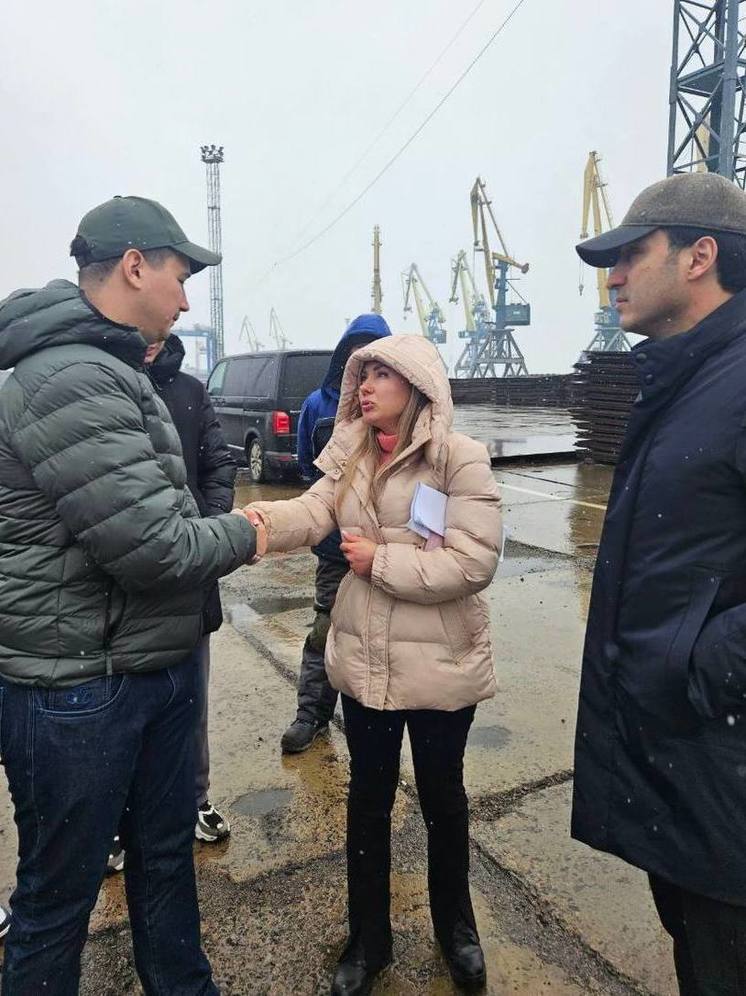 Делегация Минстроя России посетила порт в Мариуполе