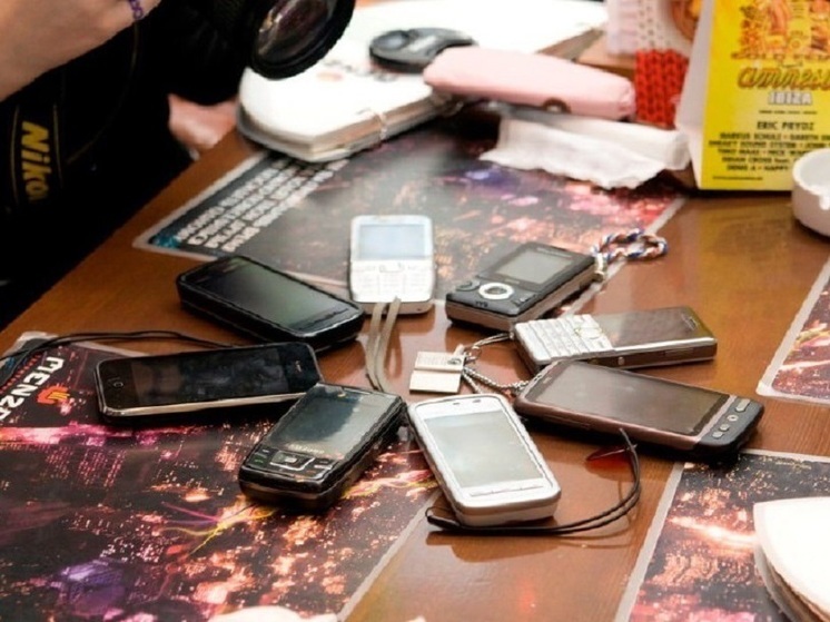 Эксперт Рахимов объяснил жителям Хакасии, какие факторы учитывать при смене телефона