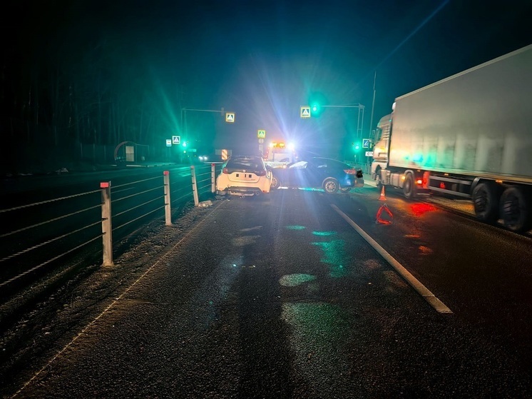 На трассе М-1 под Вязьмой в ДТП пострадал пассажир малолитражки