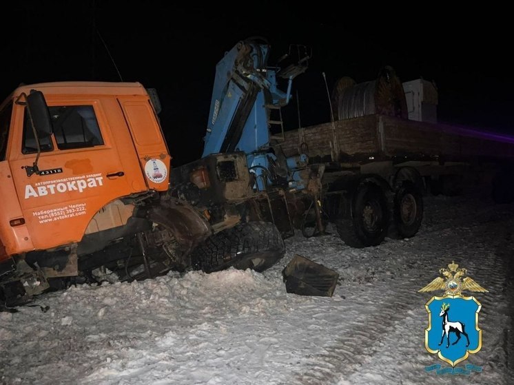 2 человека погибли в ДТП с грузовиком и «семеркой» на трассе в Самарской области