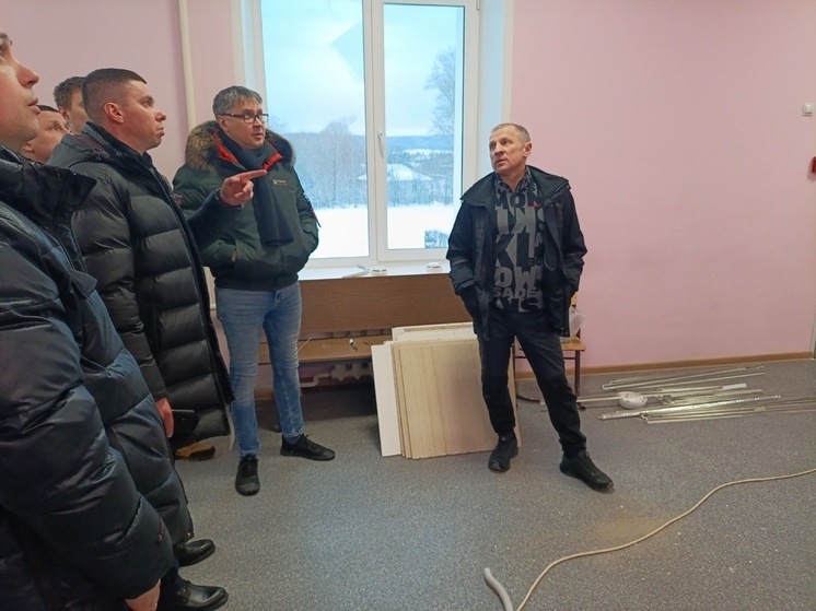 В лаборатории школы № 3 Жигулевска частично обрушился новый потолок "Армстронг"