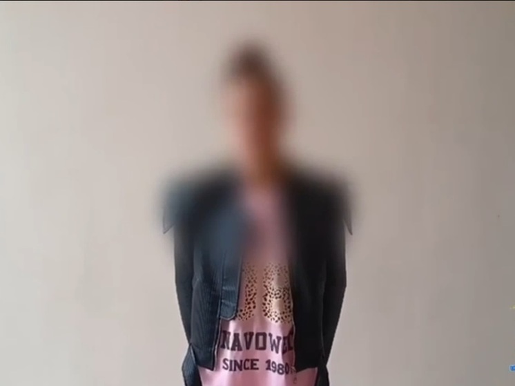 В Астрахани задержали женщину, которая голышом каталась на крыше автомобиля