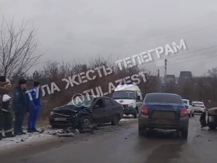 Два человека могли пострадать в лобовом ДТП на Косой Горе в Туле