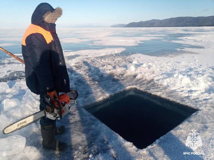 В Бурятии пропавших рыбаков на Байкале будут искать водолазы