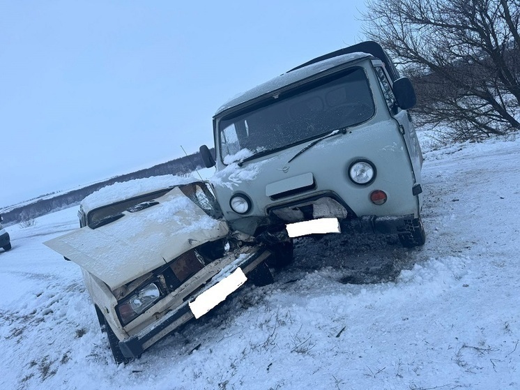 В Алексеевском округе в ДТП с «УАЗом» пострадал водитель «ВАЗа»