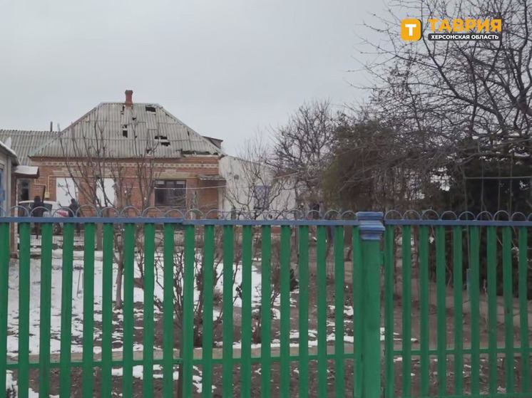 В Геническ привезли шифер для восстановления кровли поврежденных домов