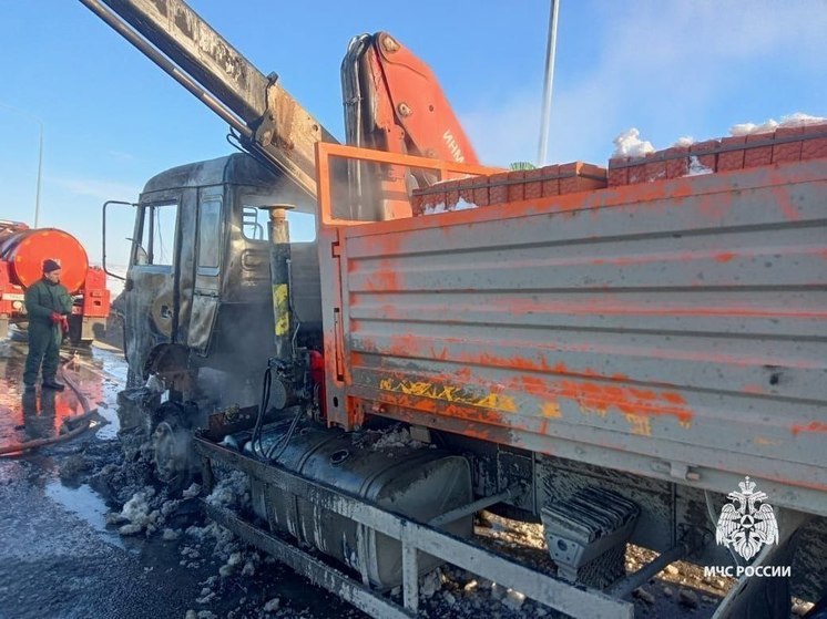 На трассе в Башкирии загорелся грузовик