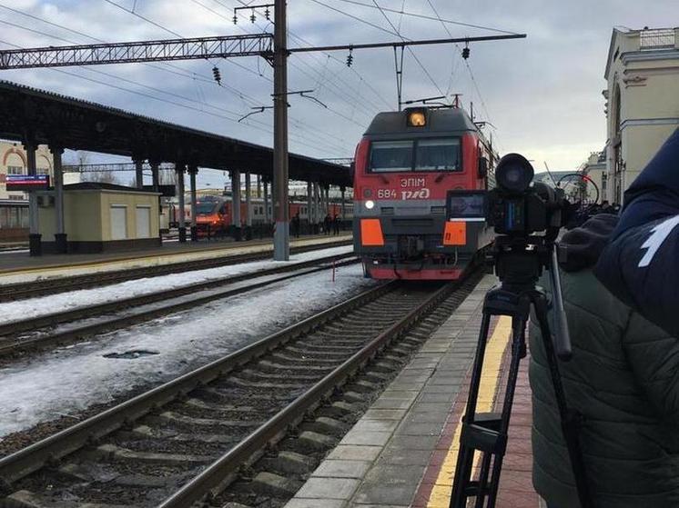 Попавший под поезд отец пятерых детей находится в реанимации воронежской больницы