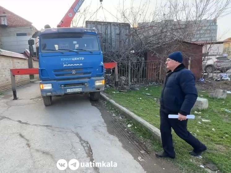 Незаконные металлические гаражи демонтировали в Махачкале