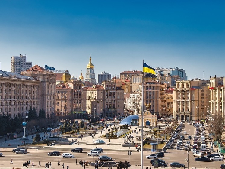 На Украине подростка, который поджег автомобиль, обязали прочесть патриотическую книгу
