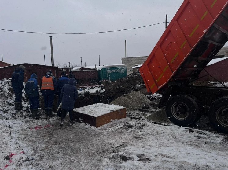 В Курске после сноса 5 незаконных гаражей приступили к ремонту коллектора