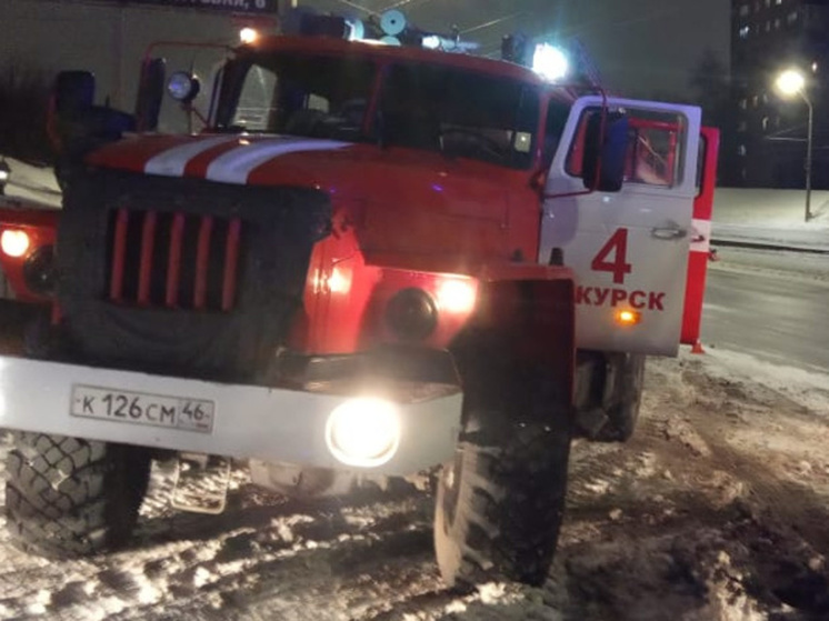 В Курске потушили пожар на чердаке жилого дома