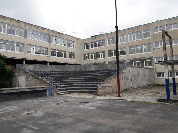 Во Владивостоке учеников школы №58 срочно эвакуировали из-за запаха газа