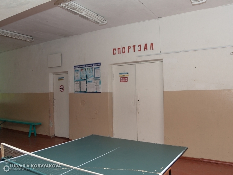 В Питкяранте спортивный зал школы покрылся плесенью