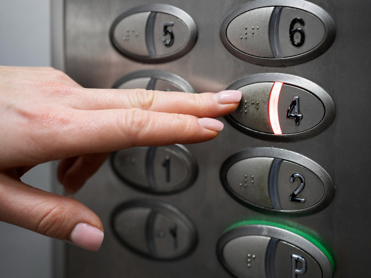 В Уфе едва не рухнул лифт с тремя пассажирками