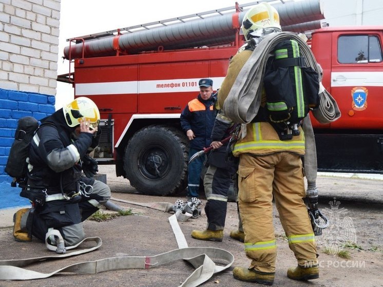 В Щелино пожар оставил жилой дом без крыши, а хозяев — без вещей