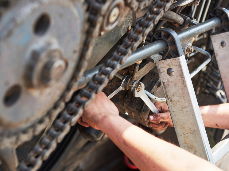 Сотрудников временно приостановившего свою работу «Ремпутьмаша» устраивают на работу