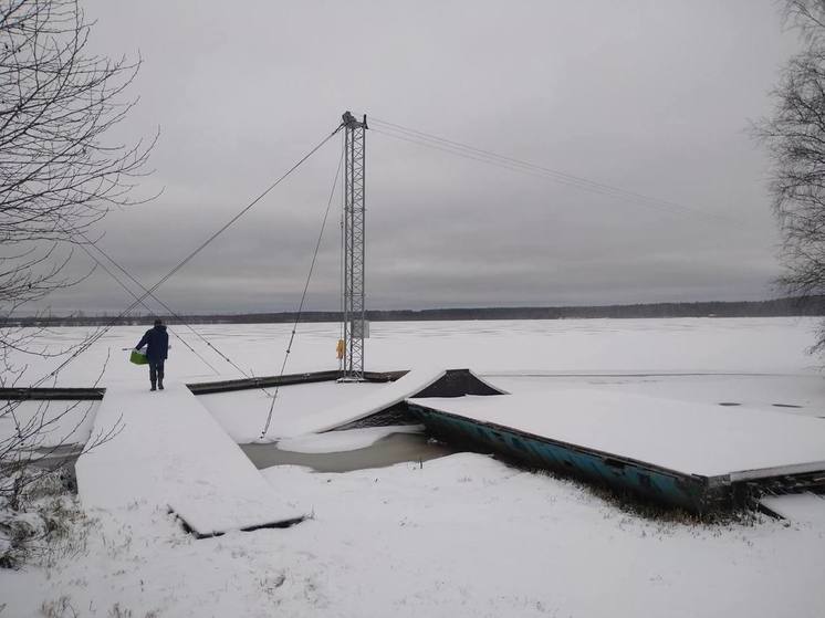 Университет Лесгафта обязали освободить берег Курголовского озера от пирсов