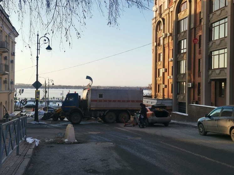 В Самаре перекрыли проезд по Ленинградской от набережной до Водников из-за повреждения на теплотрассе