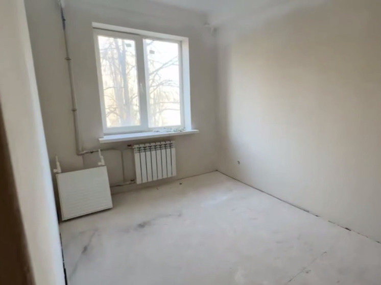 Ленобласть ремонтирует разрушенный подъезд многоэтажки в Енакиево