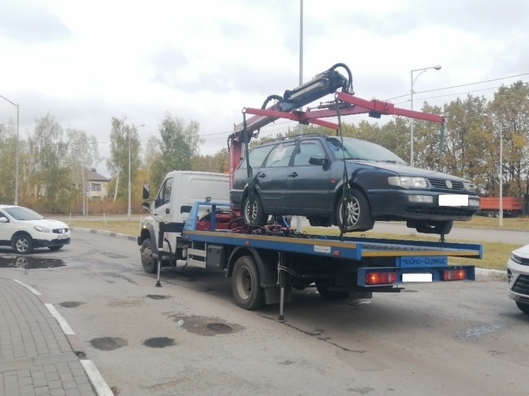 В липецких дворах борются с автохламом