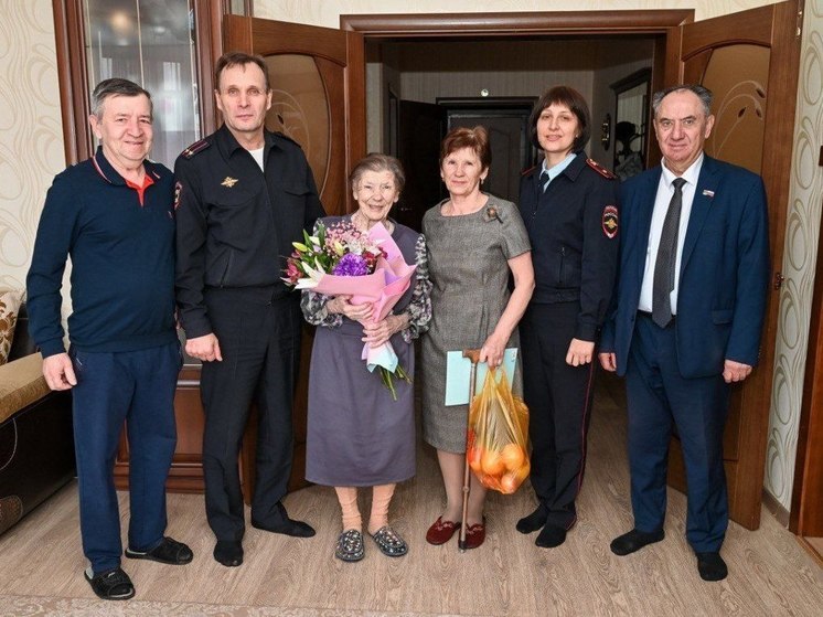 Воронежские полицейские поздравили ветерана Великой Отечественной войны с 99-летием