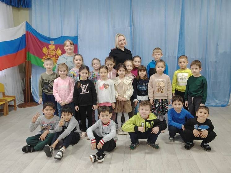 Сотрудники сочинской Госавтоинспекции посетили детсады курорта в рамках профилактического мероприятия «Декада дорожной безопасности детей»