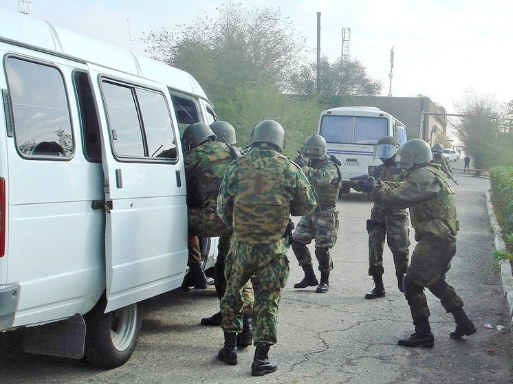 ФСБ показала кадры задержания женщин, готовивших теракты против офицеров МО