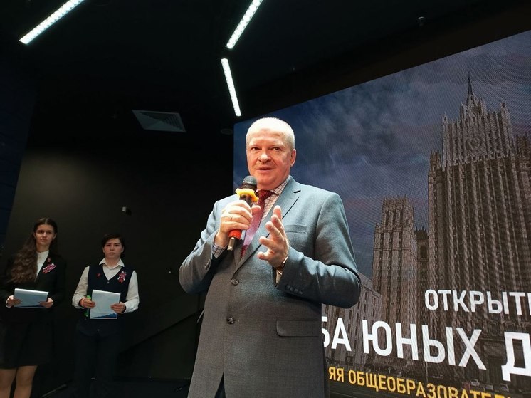 В калужской школе №13 открылся Клуб юных дипломатов