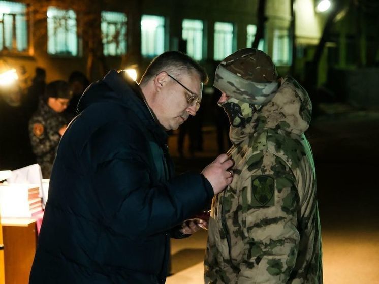 В Астрахани наградили отличившихся на СВО росгвардейцев