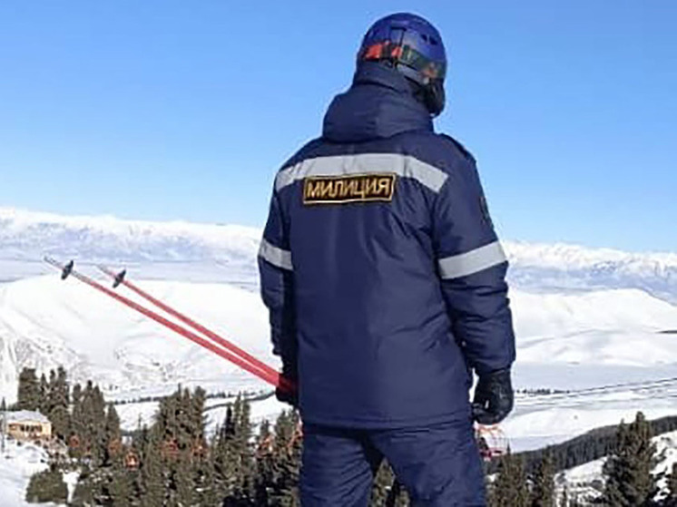 В Кыргызстане безопасность туристов под контролем милиции на лыжах