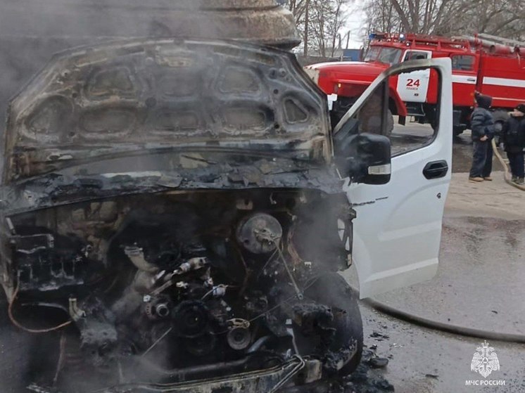 В Плавске по неизвестным причинам сгорела кабина грузового авто